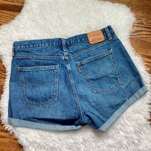 Vintage Levi high rise roll cuff orange tab denim shorts size 32